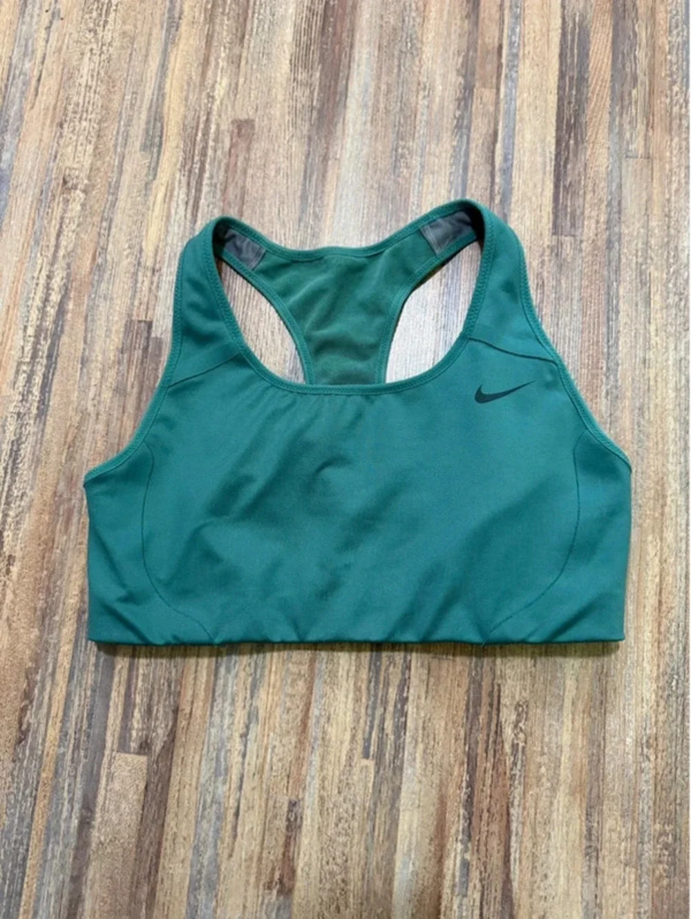 Nike Green sports bra size small  Doubled lined material padless style